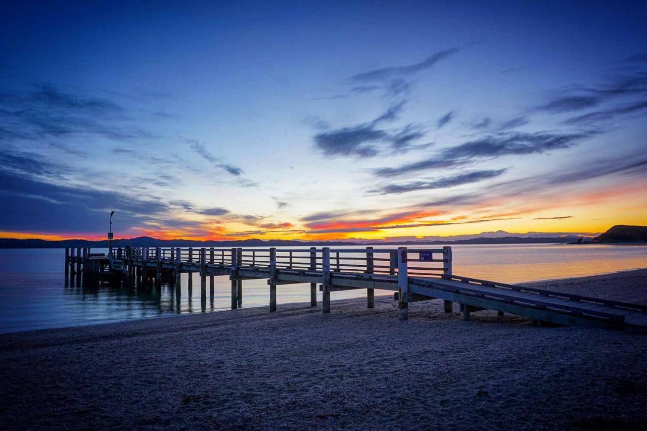 Beach Front Resort! Maraetai Экстерьер фото