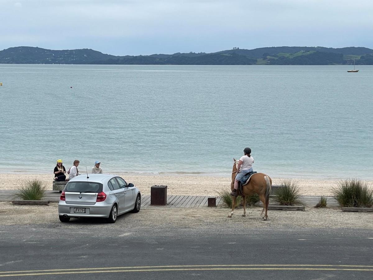 Beach Front Resort! Maraetai Экстерьер фото